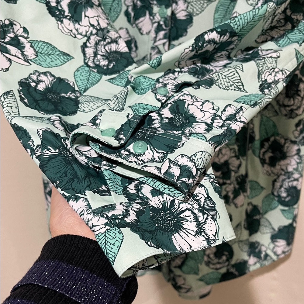 NWOT Duluth Trading Co Floral Blouse - Green and Black Size Medium - Picture 6 of 12